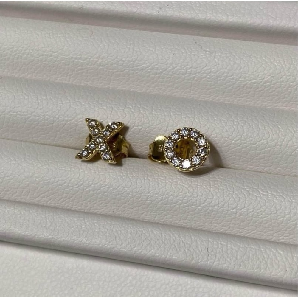 10K Yellow Gold, XO stud earrings with cubic zirconia